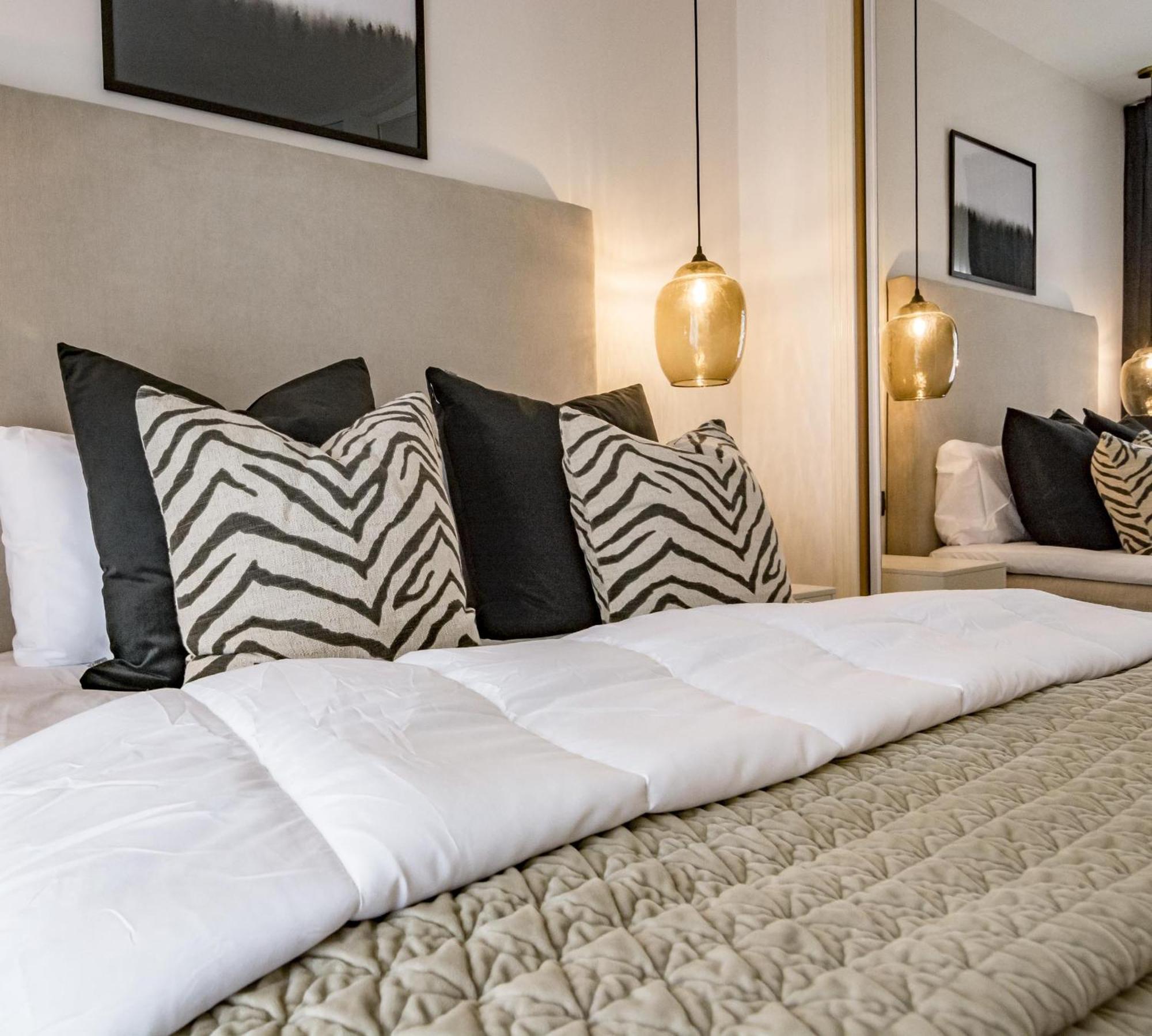 Pr- Stunning Flat Front Line Puerto Banus Marbellac